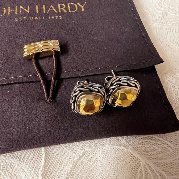John Hardy Sterling Silver and 22 karat gold earrings. - Picture 3 of 11